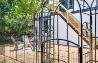 The Rose Garden Retreat - NC State /Cameron Village/PNC Park
