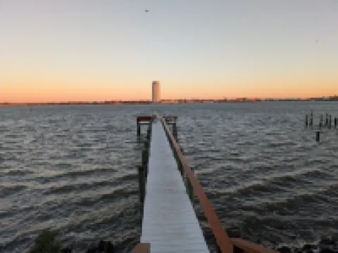 Coastal Home with Neighborhood Fishing Pier 利格城酒店