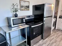 Pets, 30+days, Queen, ground lvl near ATSU, TSU, NRMC