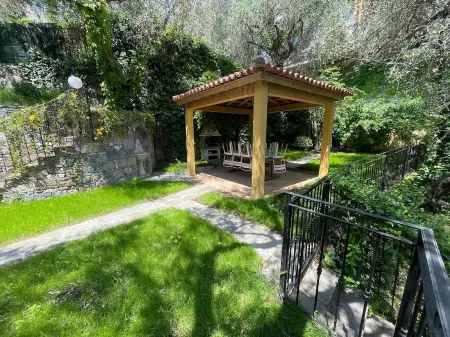 La Casetta tra ulivi e colline, con giardino privato