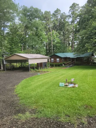Lakefront Cedar Cabin-South Toledo Bend-fishing pier,dock-covered parking-pets👌
