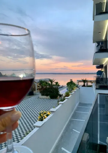 Luxury Apartment with Lakeside View In Mamaia-Nord