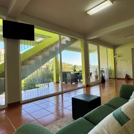 Find yourself surrounded by the serenity of nature, but very close to services. Отели в г. Lombo Do Doutor