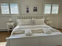 *PROMO* Road access 4 bdrm/2 bath house on Lake of the Woods-2 mins to downtown!