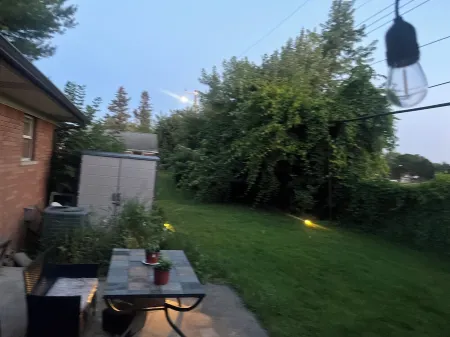 Charming 3-bedroom house with WiFi, AC in serene Clinton Township