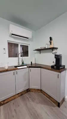 The Cozy Hut with AC and WiFi in fabulous Duncanville Hotels in Duncanville