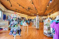 Outdoor Activity Haven - Winter Getaway - Indoor Water Park - Mins to Downtown