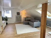 Cozy, quiet attic apartment (2nd floor) - 5 min. to public transport Hotels in Weinheim