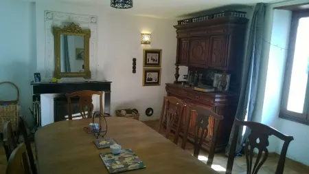 Beautiful French  Farmhouse, Pool & Vineyard. Live the Dream !