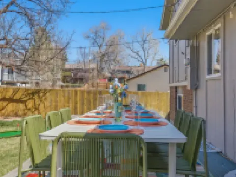 Spacious 4BD - Backyard BBQ, Fire Pit & Mini Golf Hotels in Arvada