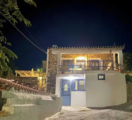 Island Stone house 15m from the beach. Отели в г. Самос
