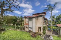 HOUSE WITH SWIMMING POOL 22000L SOLAR HEATING