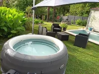 225m² house with pool, spa and billiard table فنادق في Floirac