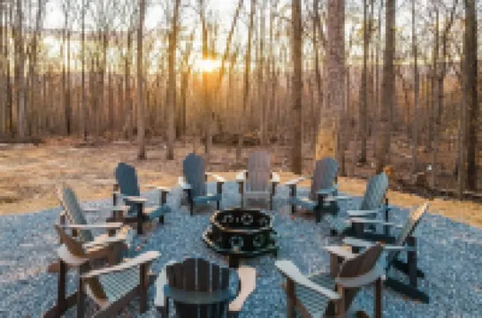 5Br Cabin W/ Sauna, Hot Tub, Firepit, River Access and Games