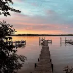 Charming Waterfront 2-bedroom cottage with AC, WiFi and boat parking 글로스터 카운티 호텔