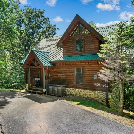 Luxurious Nine Bears Home Minutes Away to Gatlinburg by Redawning
