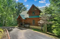 Luxurious Nine Bears Home Minutes Away to Gatlinburg by Redawning