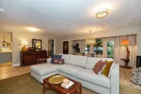 Charming English Cottage Retreat Near Fay Bainbridge Park – Sleeps 6 Hotels in Bainbridge