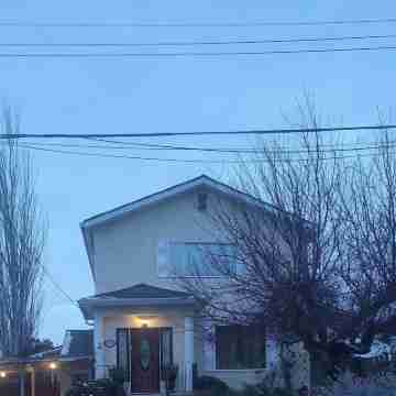 Cozy suite with private entrance, 5 minutes from downtown. Hotel Exterior