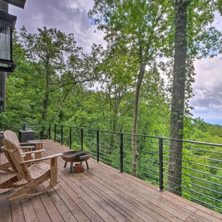 Luxe Jasper Cabin w/ Deck + Blue Ridge Mtn Views!