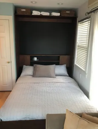 Wonderful Beachside Hideaway! September Available. Steps to the Beach & Action!! Отели рядом с достопримечательностью «Рейс Пойнт Бич»