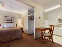 Travelodge by Wyndham Langley Hotels in Aldergrove