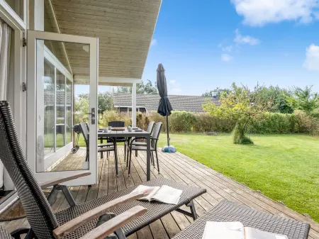 "Vincent" - 25m from the sea Отели в г. Dannemare