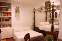 Casa de Carlo Hotels in Laurel