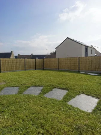 Ploubalay Getaway: Modern floor-level House