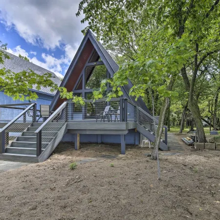 Lake Pepin Cottage w/ Decks + Private Beach!