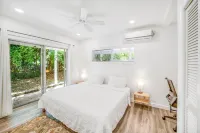 Lovely 1 bedroom, steps from the beach, car available