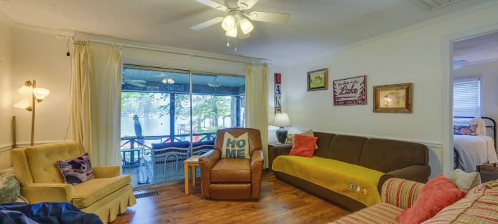 Lake Sinclair 'Crooked Creek Cottage' w/ Fire Pit! Hotels in Putnam County