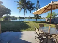 Cozy Getaway 5 Min Walk to Parks Hotels in Royal Palm Beach