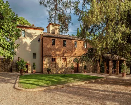 Panoramic Tuscan Villa Hotels in Sinalunga