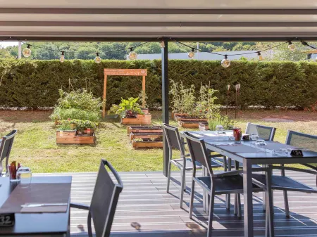 Hôtel Ibis Lyon Est Chaponnay Отели в г. Сен-Симфорьен-д'Озон