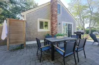 Bright & open private home, close to beach. Renovated clean and pet friendly!