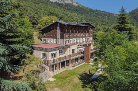 Auberge de Jeunesse HI Valdeblore - le Chalet Отели в г. Вальдблор