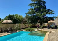 Auberge du Relais D Auniac Hotel Bar Restaurant Piscine