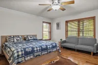 Indoor Pool/Hottubgameroom/Ski Resorts4Br #1 Community in the Heart of Poconos