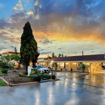 Top of the Town Motel