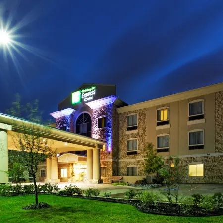 Holiday Inn Express & Suites MANSFIELD by IHG