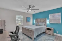 Updated Coastal 3Br w/King Bed - Outdoor Living, Private Yard, Close to Delray Hotels in Boynton Beach