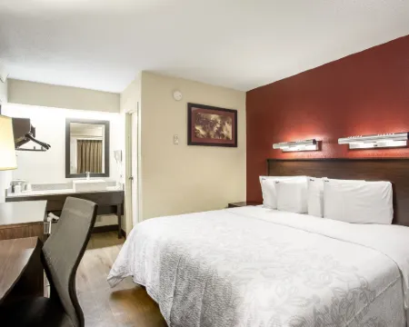 Red Roof Plus+ Boston - Framingham Hotels in Framingham