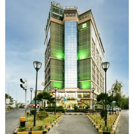 Holiday Inn DAR ES SALAAM CITY CENTRE by IHG Отели рядом с достопримечательностью «Стадион «Ухуру»»