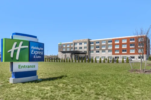 Holiday Inn Express & Suites CARLISLE SOUTHWEST – I-81 by IHG - parking
