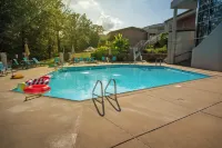 Kentucky DAM Village State Resort Park - Pools