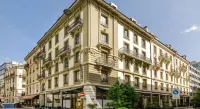 Marmont Hotel Hotels near L'Horloge Fleurie