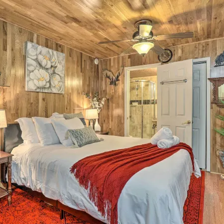 1 Mi to Lake Gregory Boho Crestline Cabin