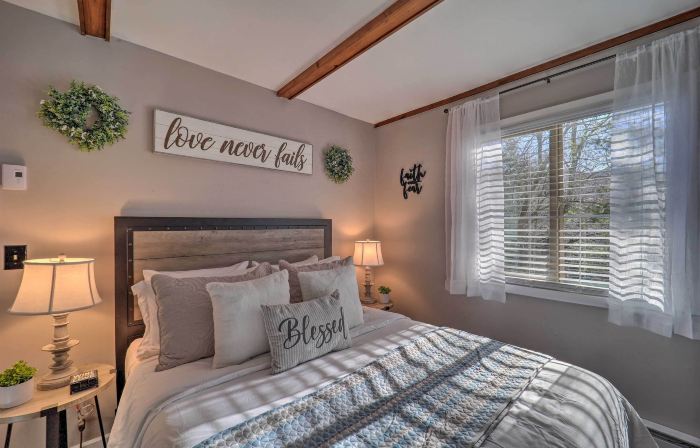 2 Mi to Dtwn Banner Elk! Couples Retreat w/ Deck