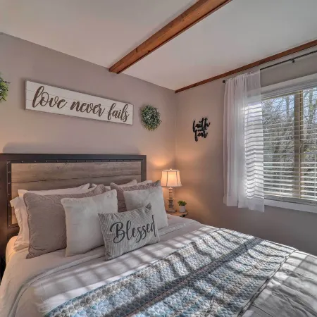 2 Mi to Dtwn: Banner Elk Mtn Townhome w/ Deck!